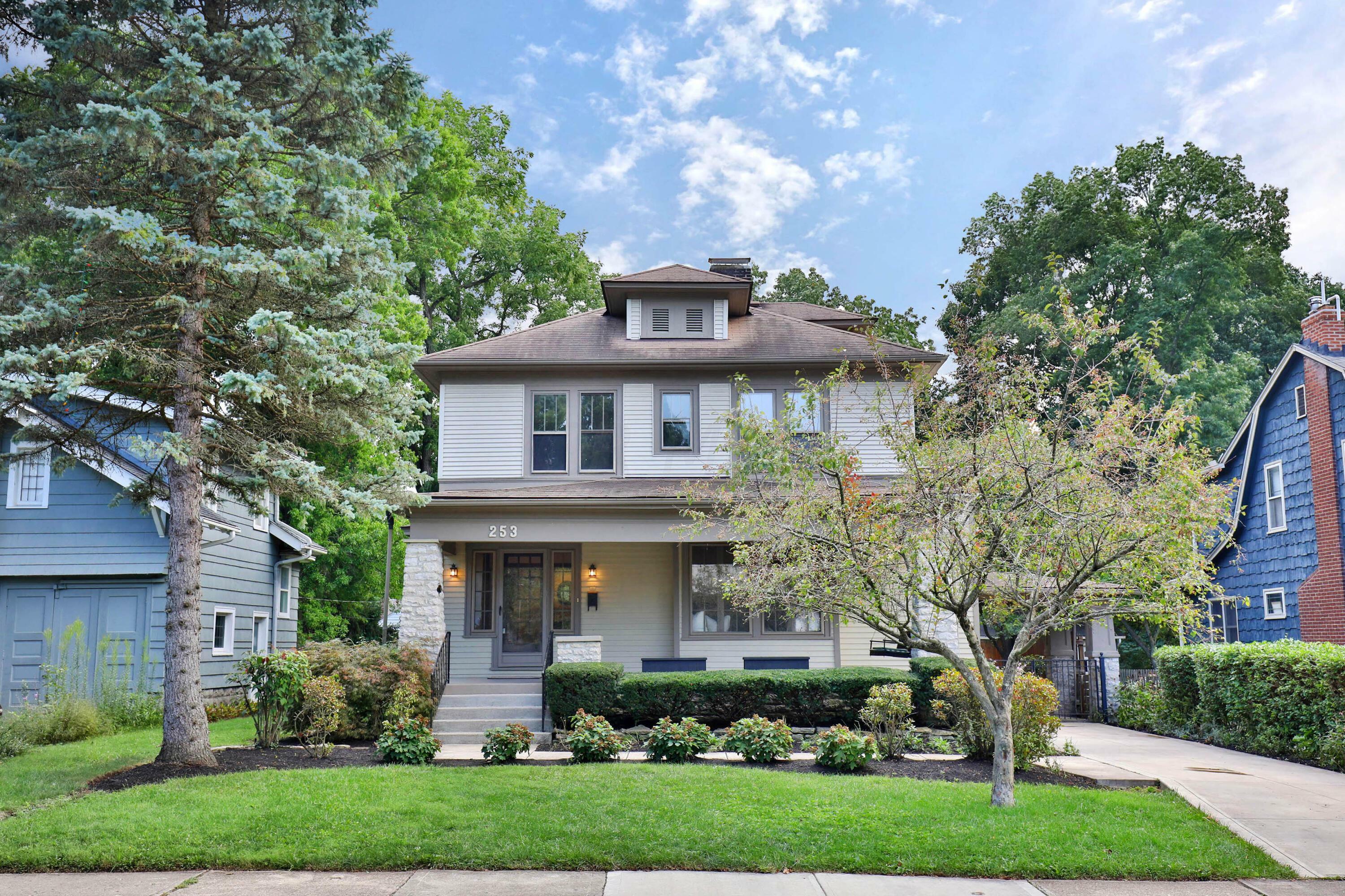 Property Photo: 253 W Kenworth Road OH 43214