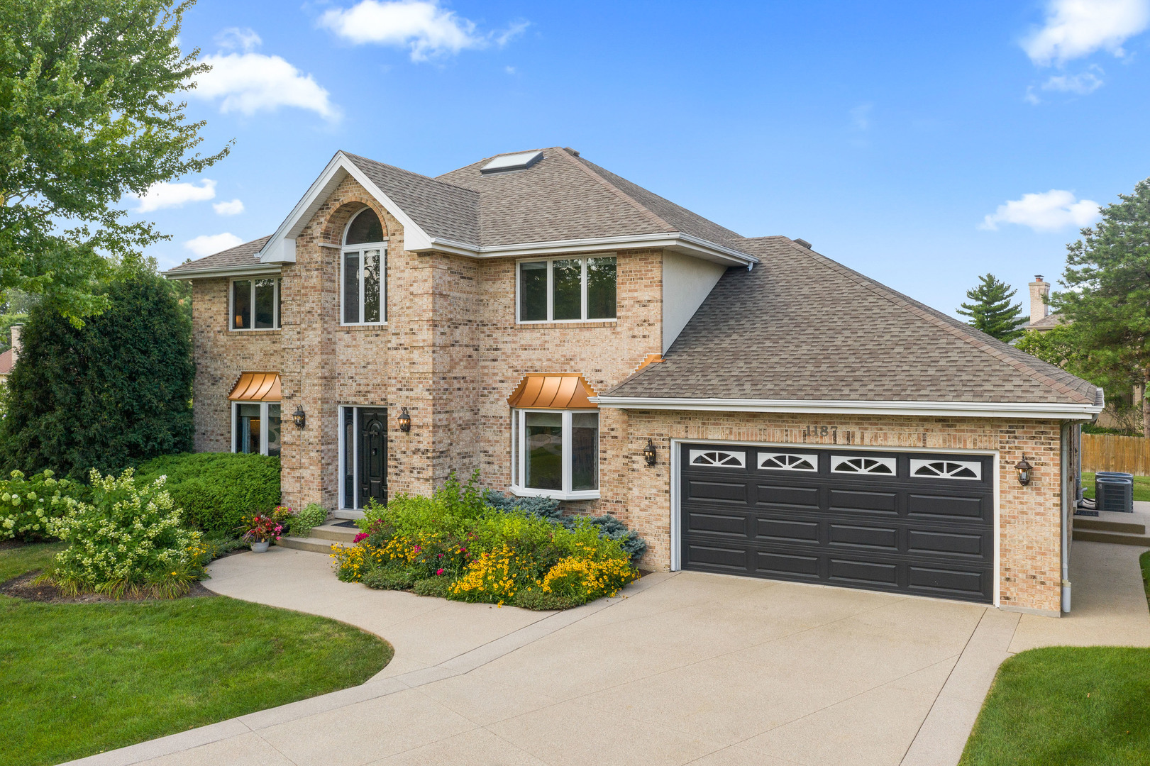 Property Photo: 1187 Parkview Court IL 60188