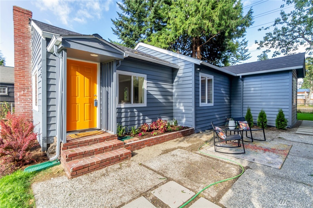 Property Photo: 9526 Evanston Ave N WA 98103