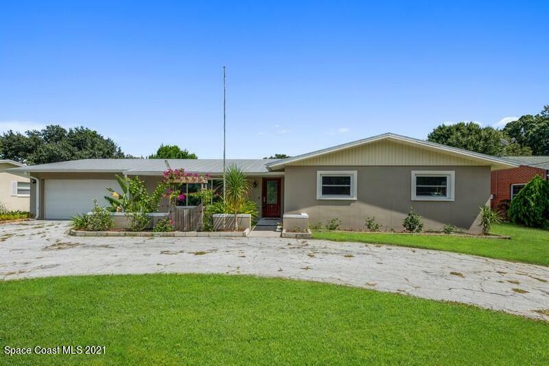 Property Photo: 1347 Gleneagles Way FL 32955