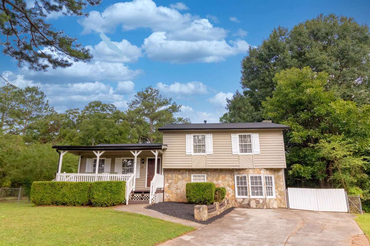 Property Photo:  1624 Morgan Drive  GA 30223 