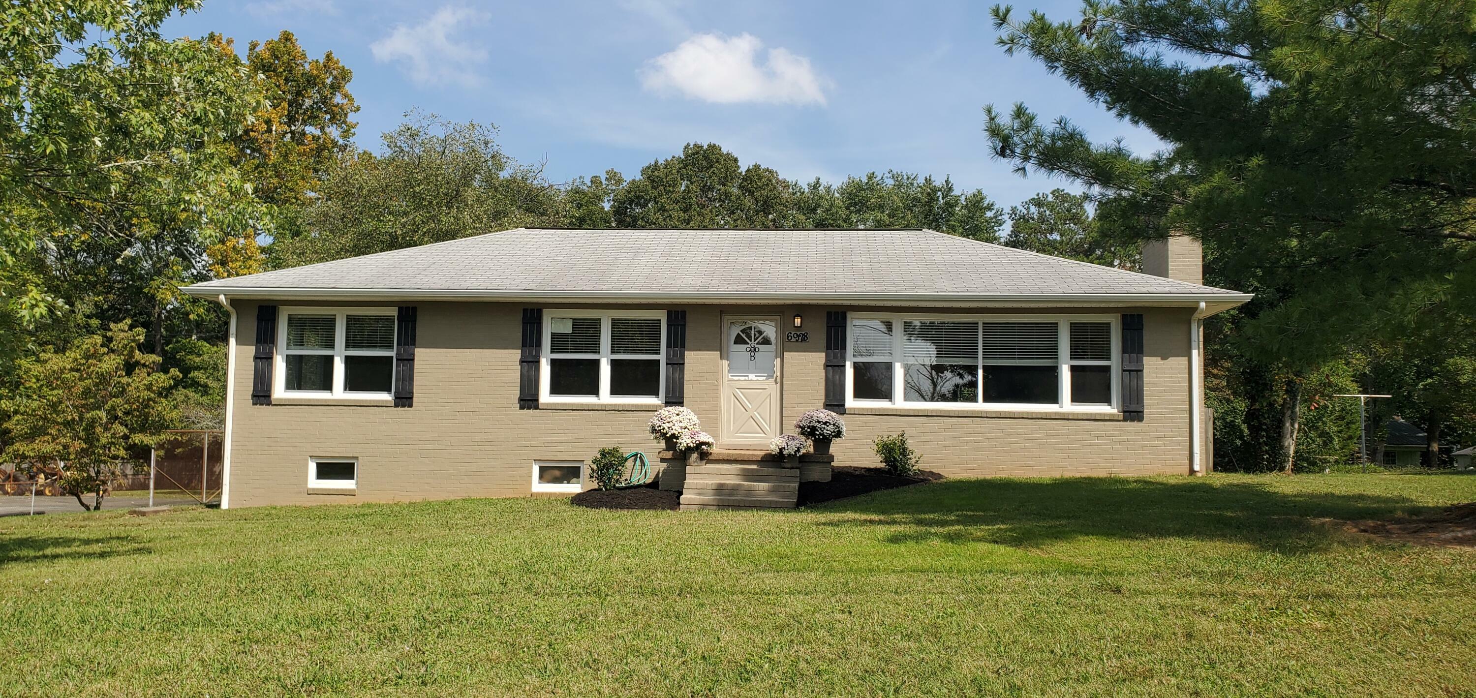 Property Photo:  6928 Mackin Lane  TN 37931 