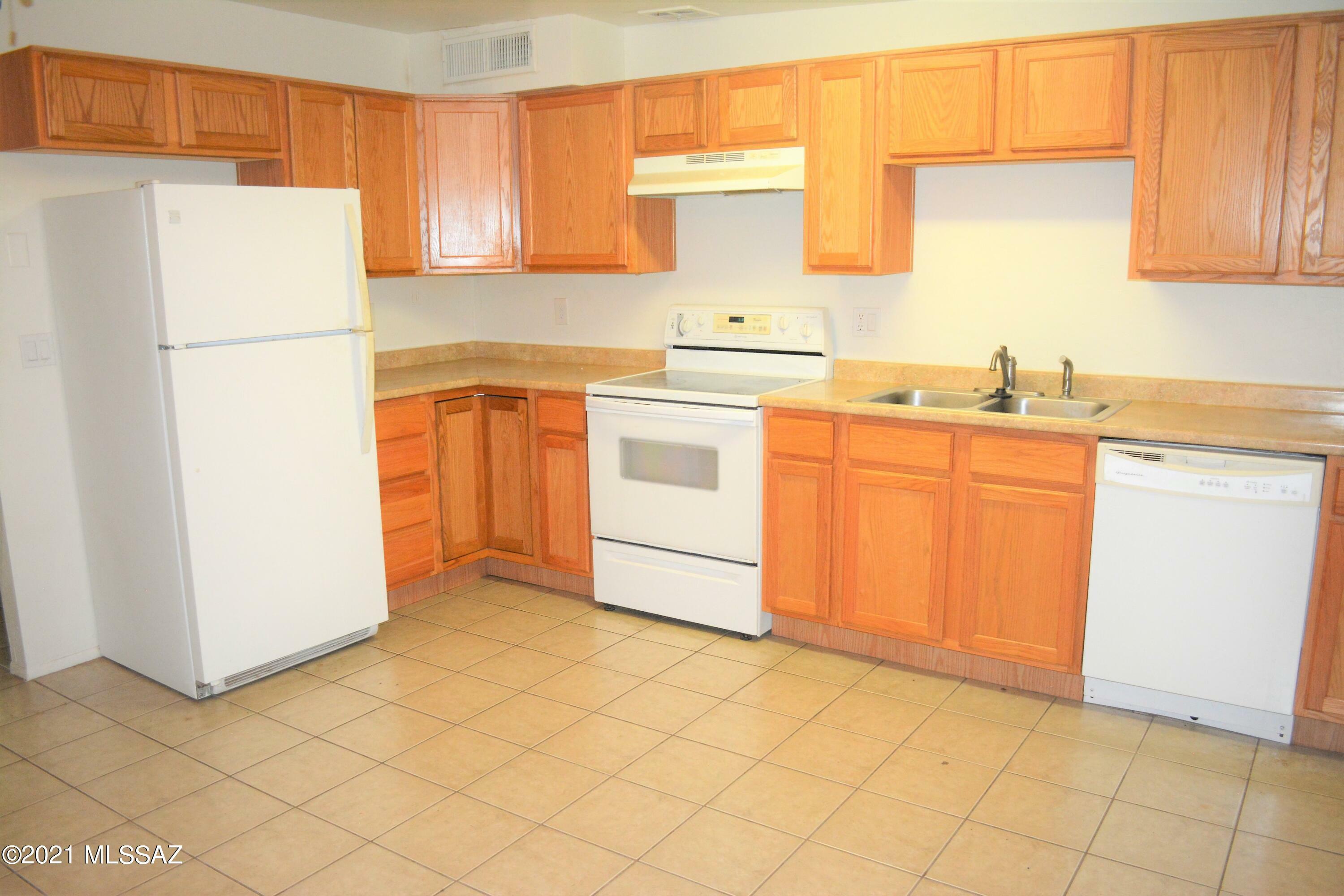 Property Photo:  4053 S Queen Palm Drive  AZ 85730 