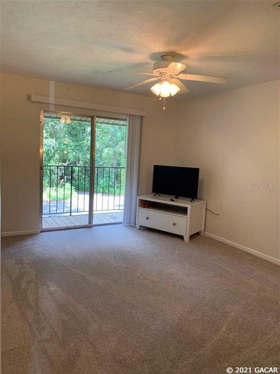 Property Photo:  1035 SW 9th Street Unit H-22  FL 32601 