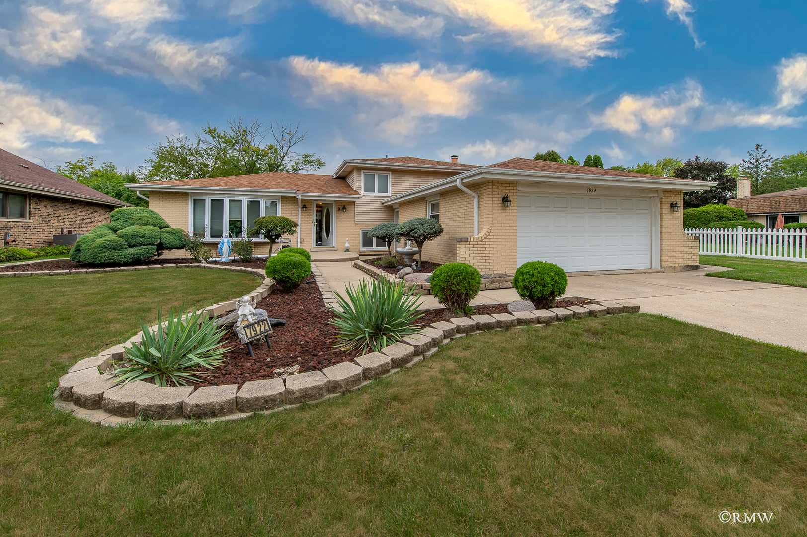 Property Photo:  7922 Farmingdale Drive  IL 60561 