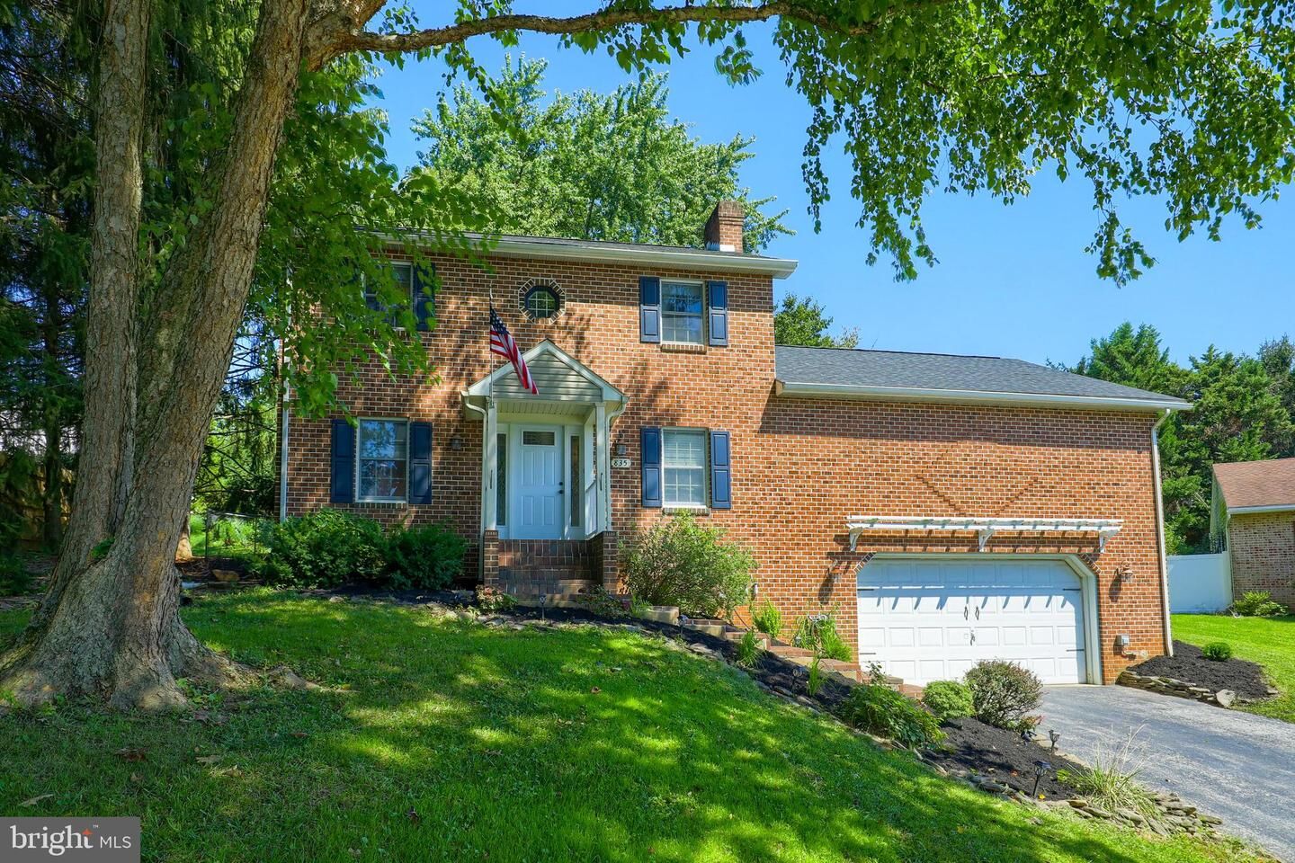 Property Photo:  835 Tenby Court  PA 17402 