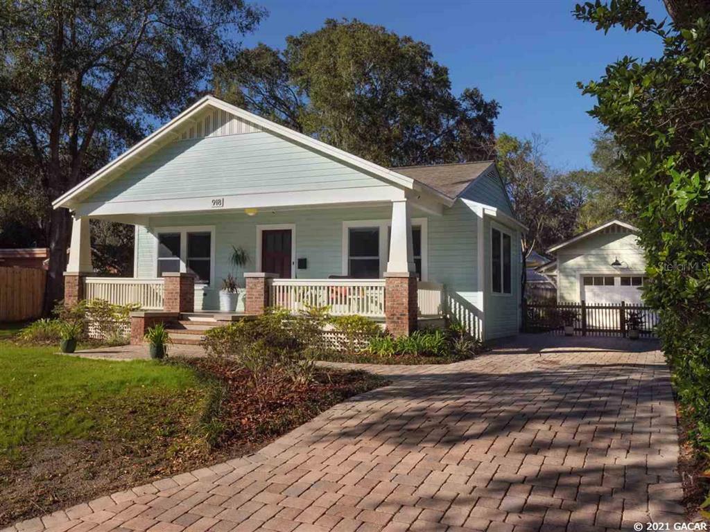 Property Photo:  918 NE 7th Avenue  FL 32601 