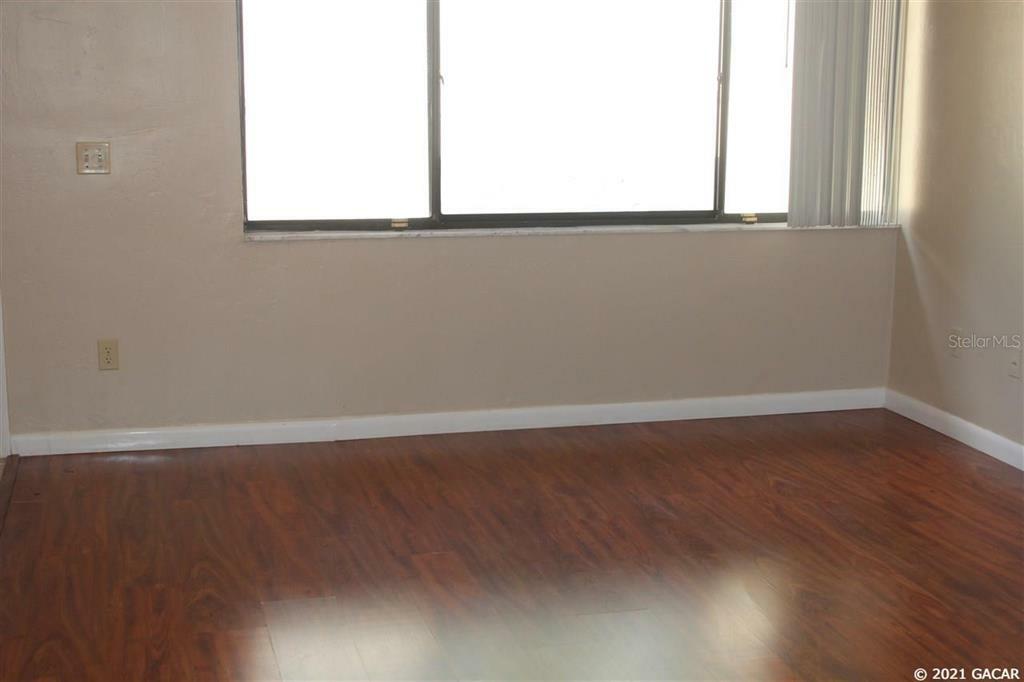 Property Photo:  2508 SW 35th Place Unit E-25  FL 32608 