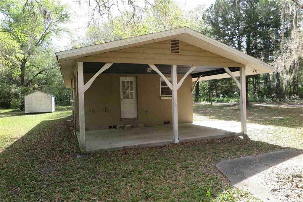 Property Photo:  404 NW 7th Avenue  FL 32667 