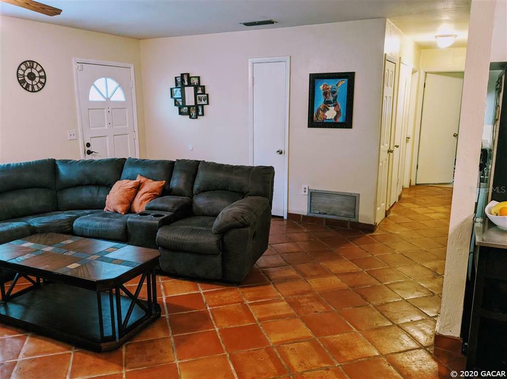 Property Photo:  4007 NW 30th Terrace  FL 32605 