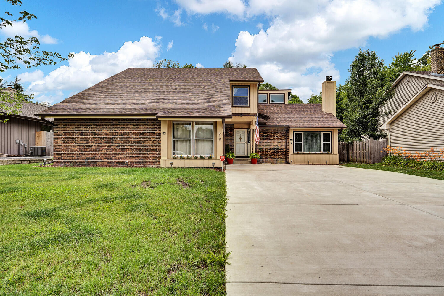 Property Photo: 518 Sunnyside Avenue IL 60031