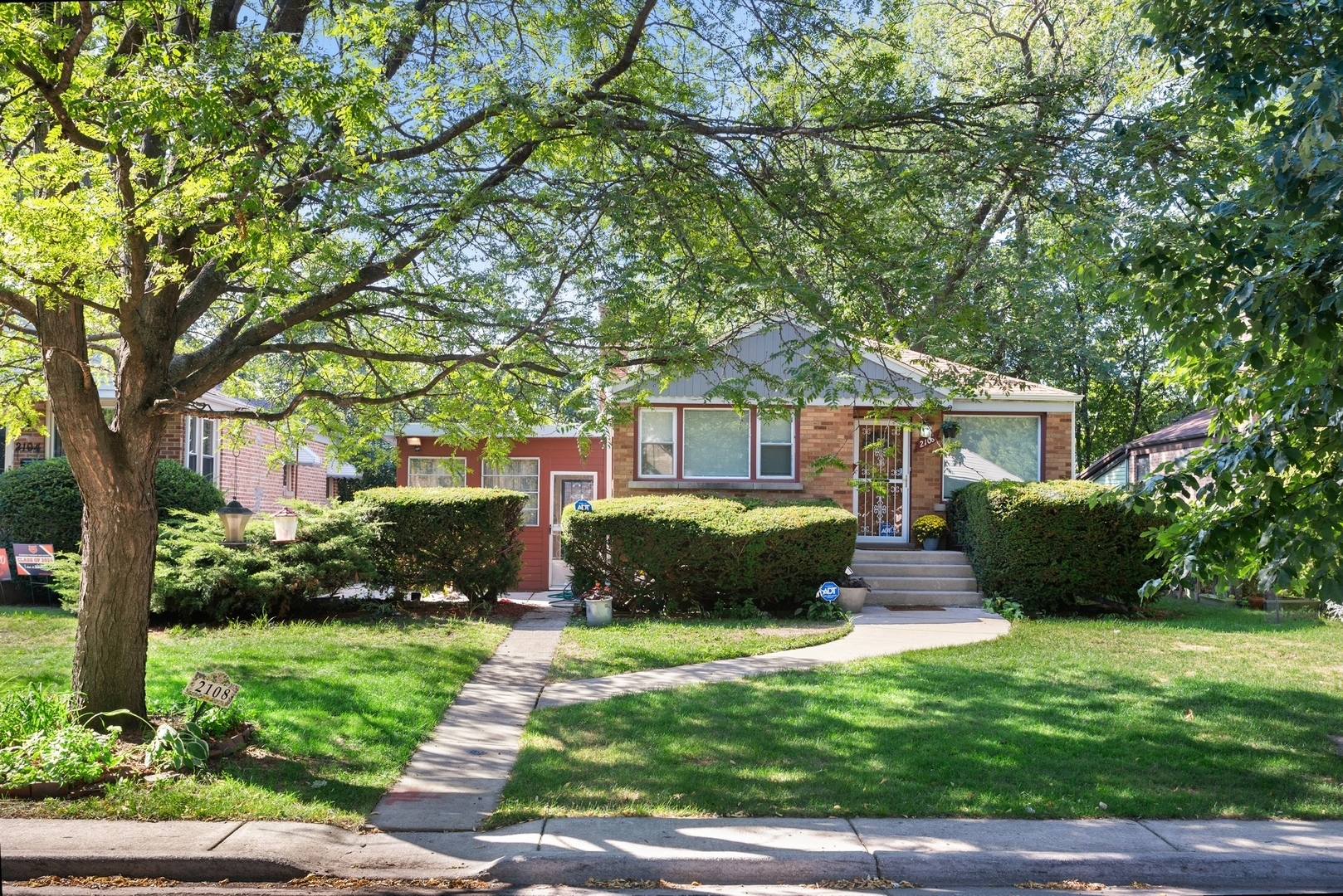 Property Photo: 2108 Warren Street IL 60202