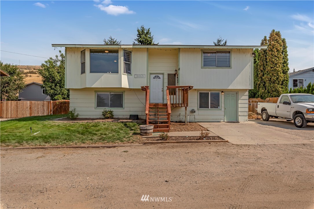 Property Photo:  3213 Sunset Highway  WA 98802 