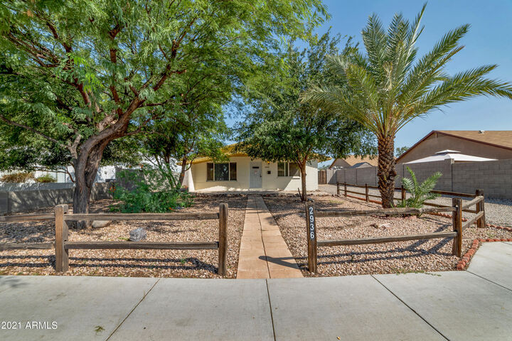 Property Photo: 2936 E Beck Lane AZ 85032