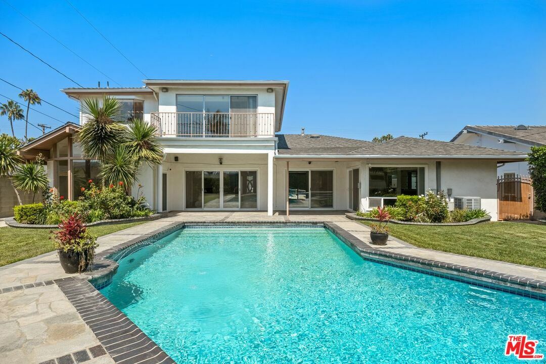 Property Photo: 5508 W 61st St CA 90056