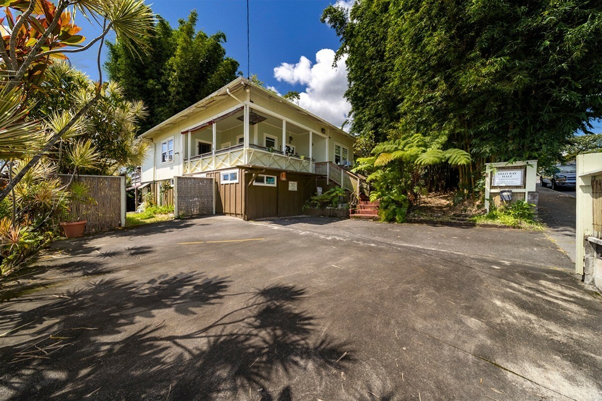 Property Photo:  301 Ponahawai St  HI 96720 