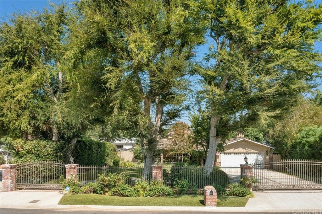 22661 Calvert Street  Woodland Hills CA 91367 photo