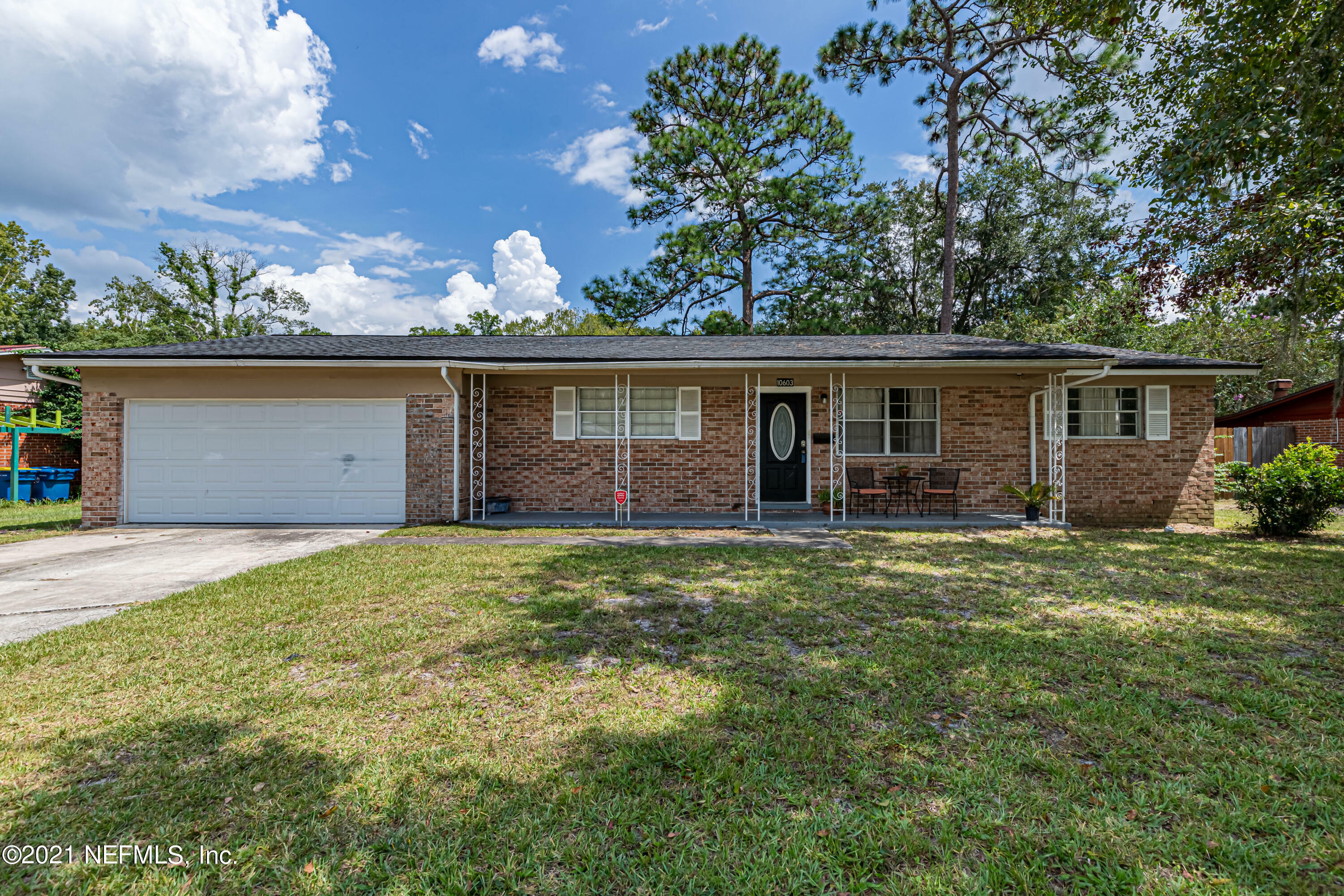 Property Photo: 10603 Villanova Road FL 32218