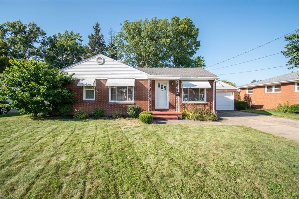 Property Photo:  2111 Beechwood Street NE  OH 44483 