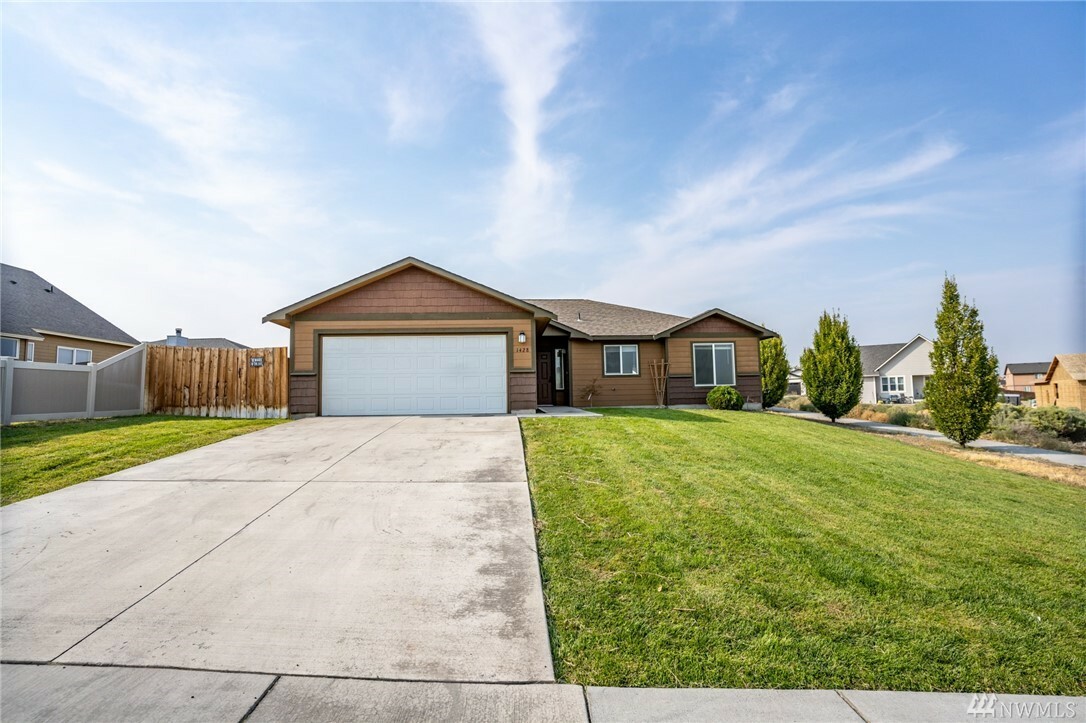 1428 W Century St  Moses Lake WA 98837 photo