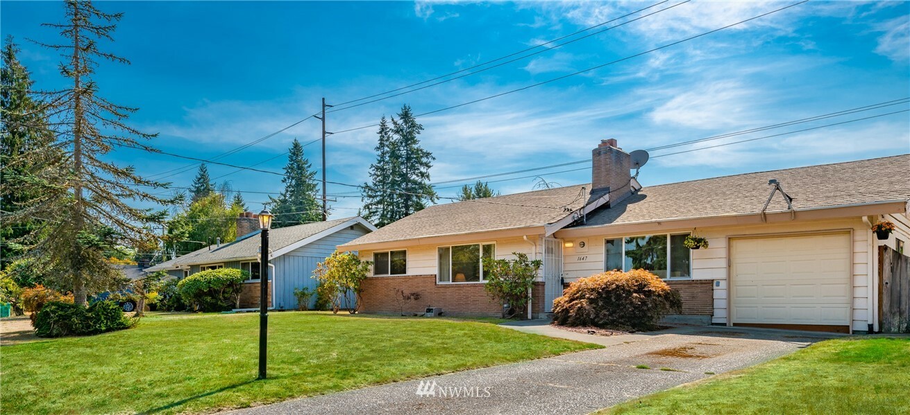 Property Photo:  1647 N 196th Place  WA 98133 