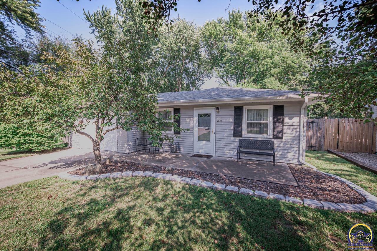 Property Photo:  1820 SW Quivira Dr  KS 66604 