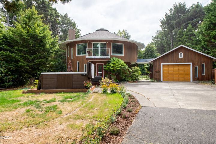 54 NW Nebraska Street  Yachats OR 97498 photo