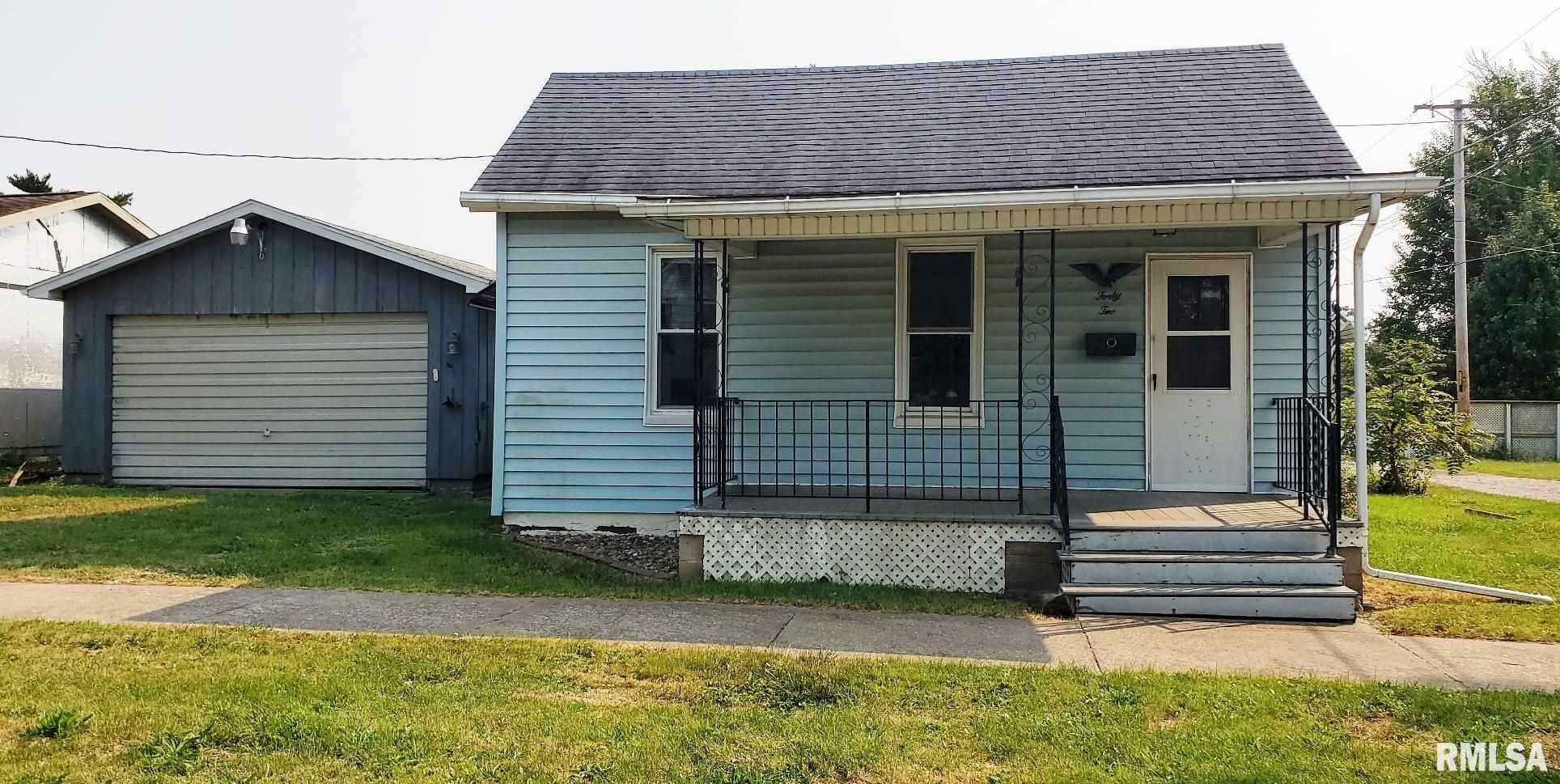 Property Photo:  42 E Oak  IL 61520 