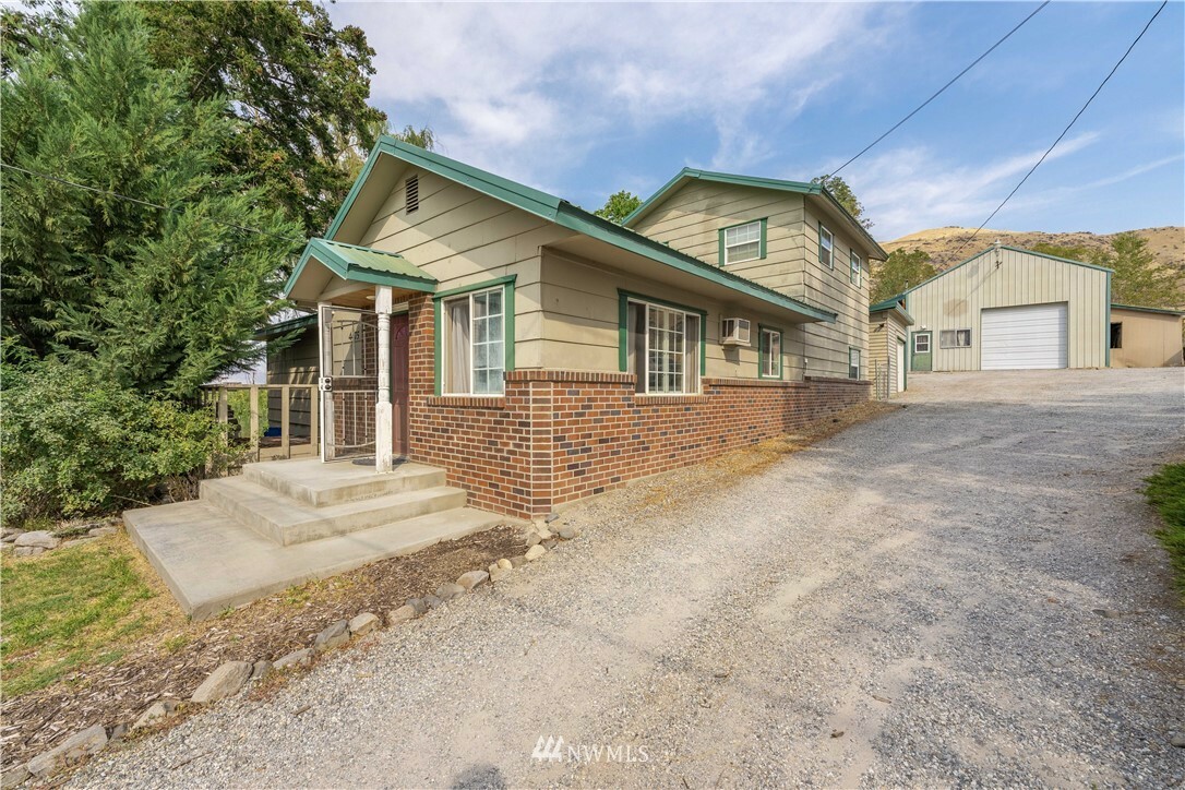 Property Photo: 4475 NW Cascade Avenue WA 98802