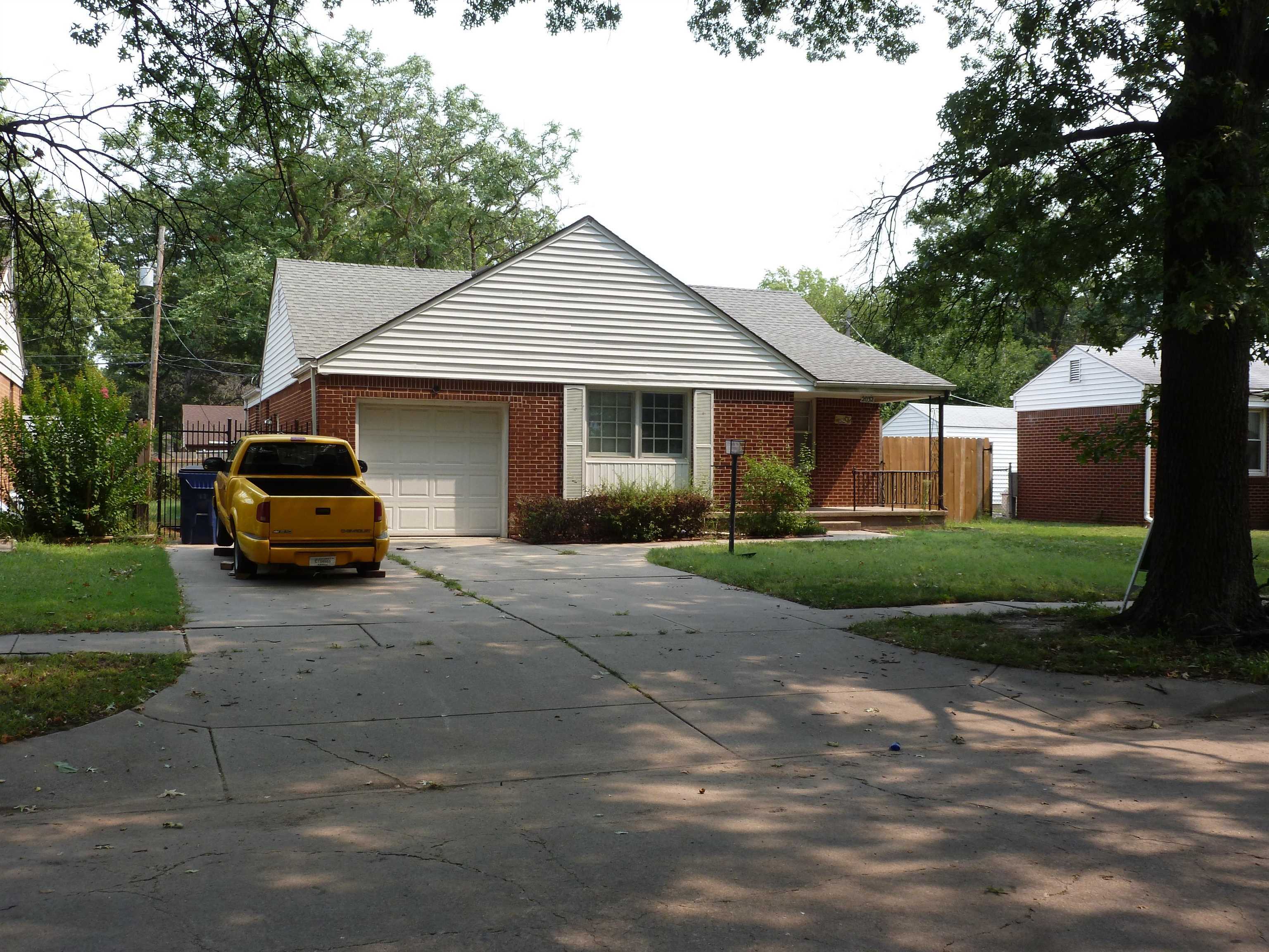 Property Photo:  2032 S Glendale  KS 67218 