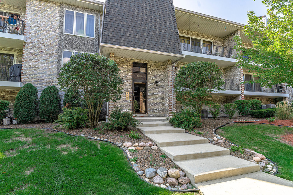 Property Photo: 9151 Del Prado Drive 1N IL 60465