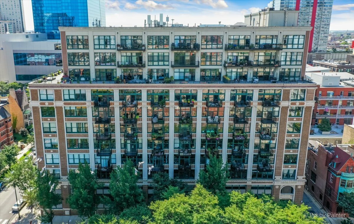 Property Photo: 221 E Cullerton Street 715 IL 60616