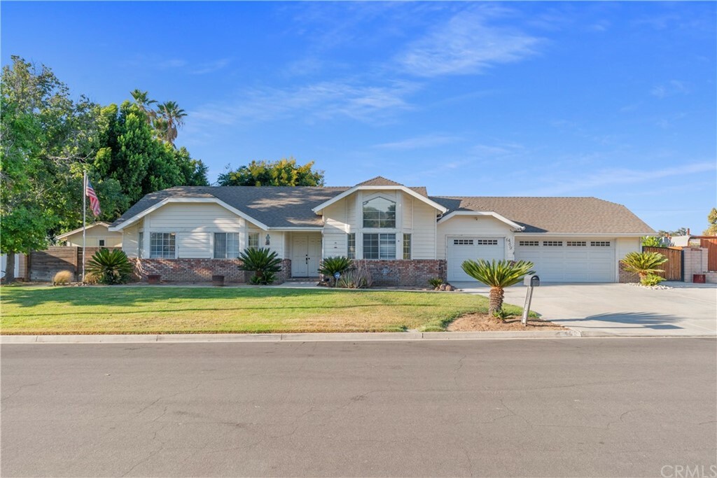 Property Photo:  469 Conners Lane  CA 92507 