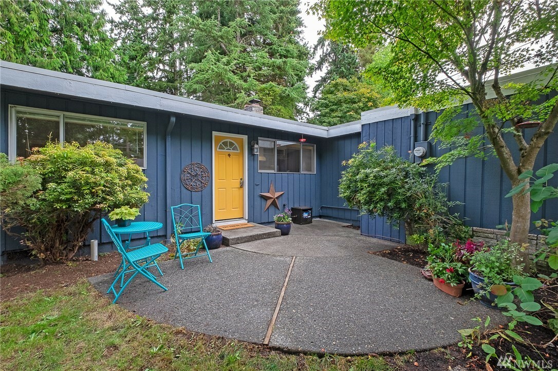 Property Photo:  738 N 179th St  WA 98133 