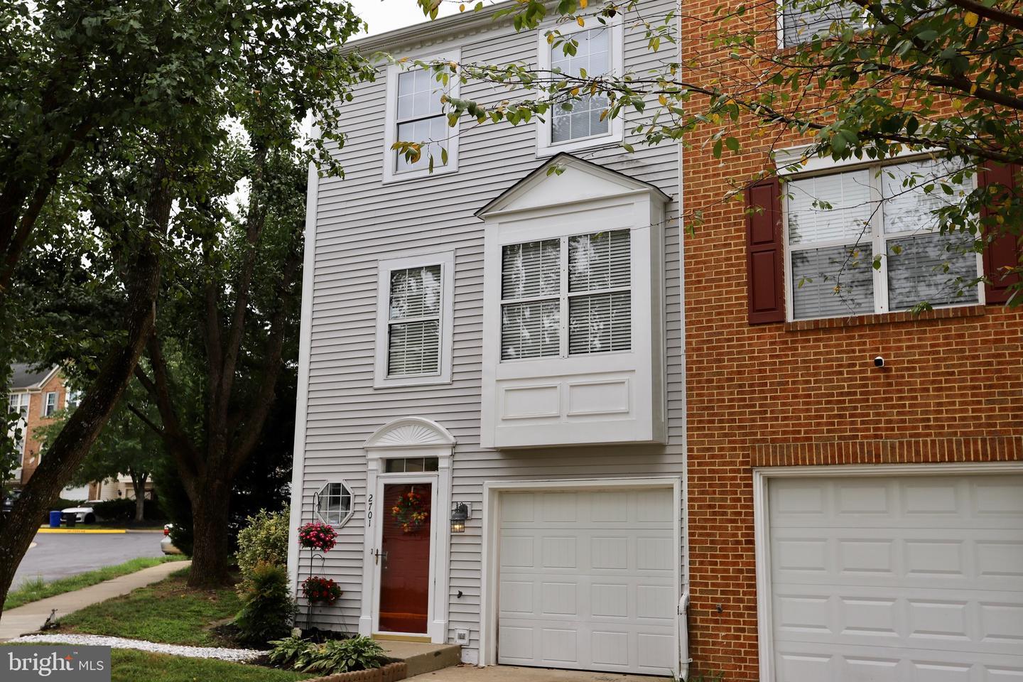 Property Photo: 2701 Brier Pond Circle VA 22191