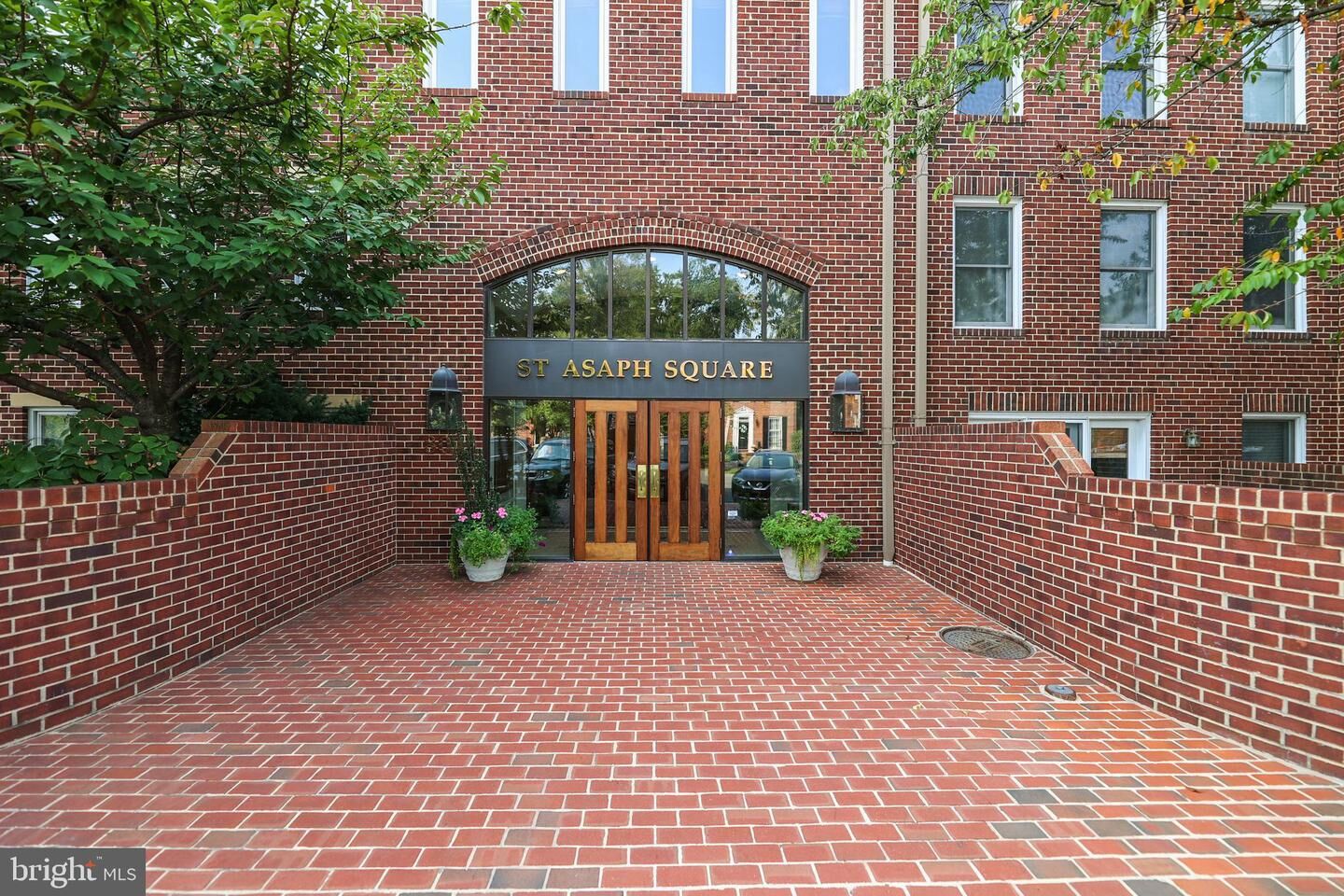 Property Photo: 801 S Pitt Street 425 VA 22314
