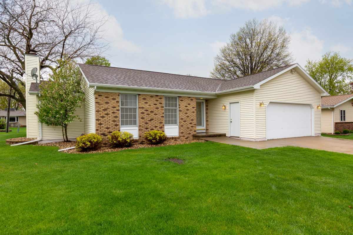 Property Photo:  1015 Pleasant Dr.  IA 50665 