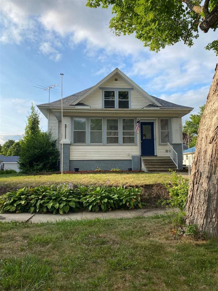 Property Photo:  204 NW 3rd Avenue  IA 50677 