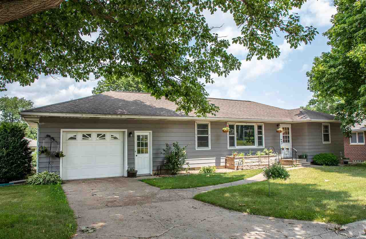 Property Photo:  1812 Bremer Parkway  IA 50677 