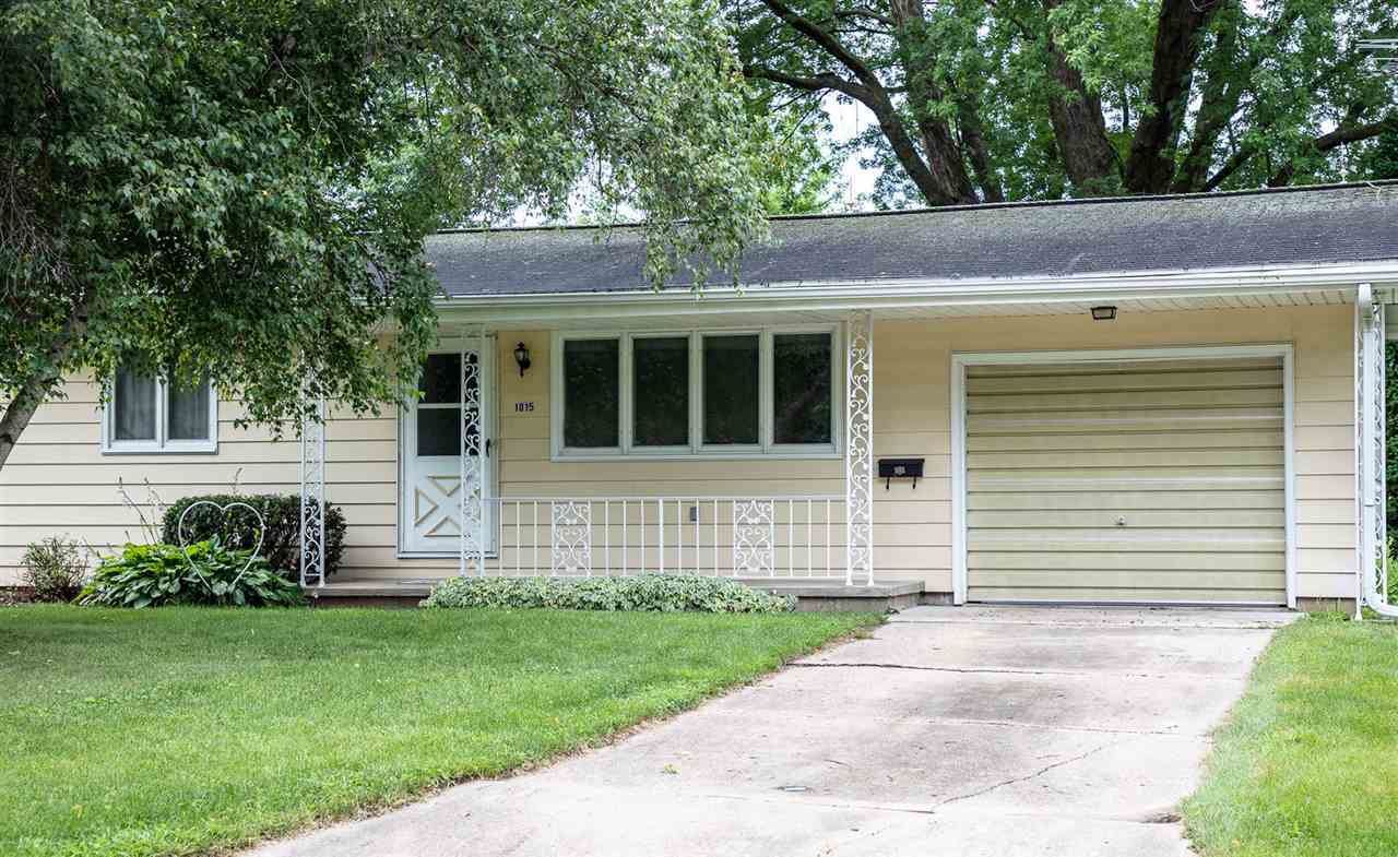 Property Photo:  1015 Greenfield Ave.  IA 50677 