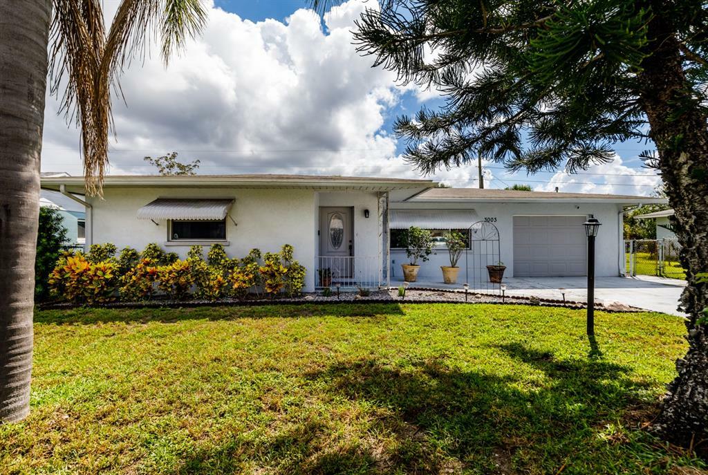 Property Photo:  3003 Taunton Drive W  FL 34205 