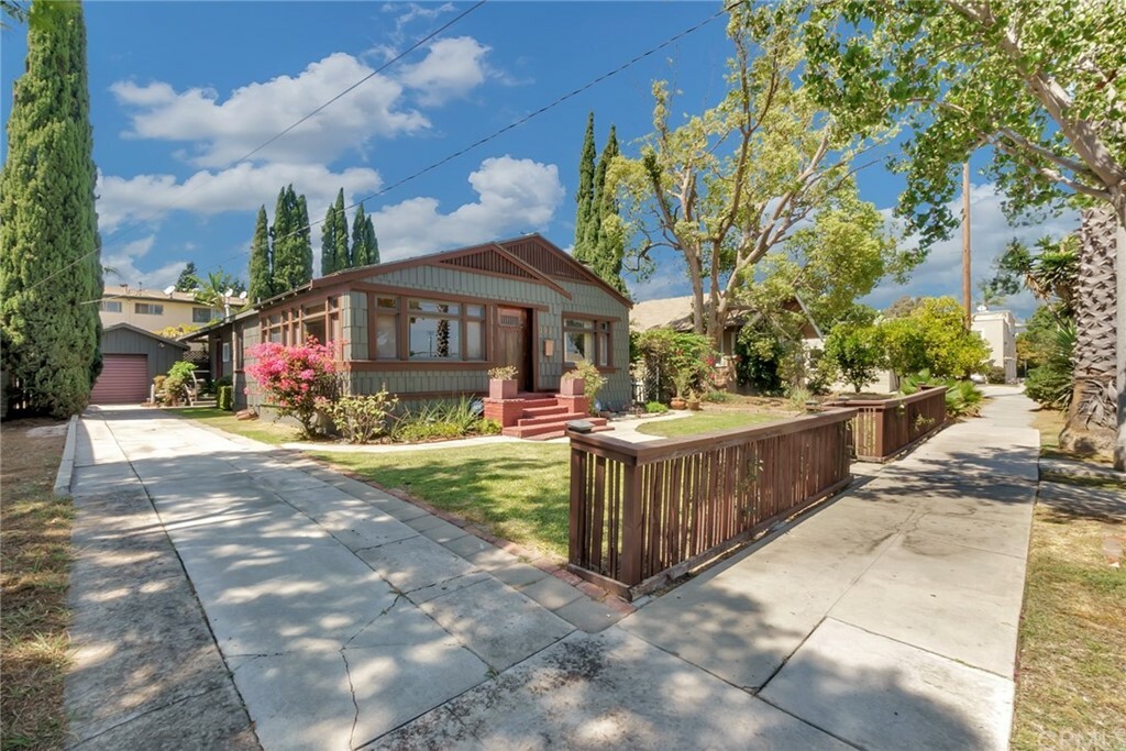 Property Photo: 281 Obispo Avenue CA 90803