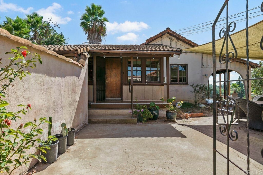 Property Photo:  1552 S Citrus Avenue  CA 92027 