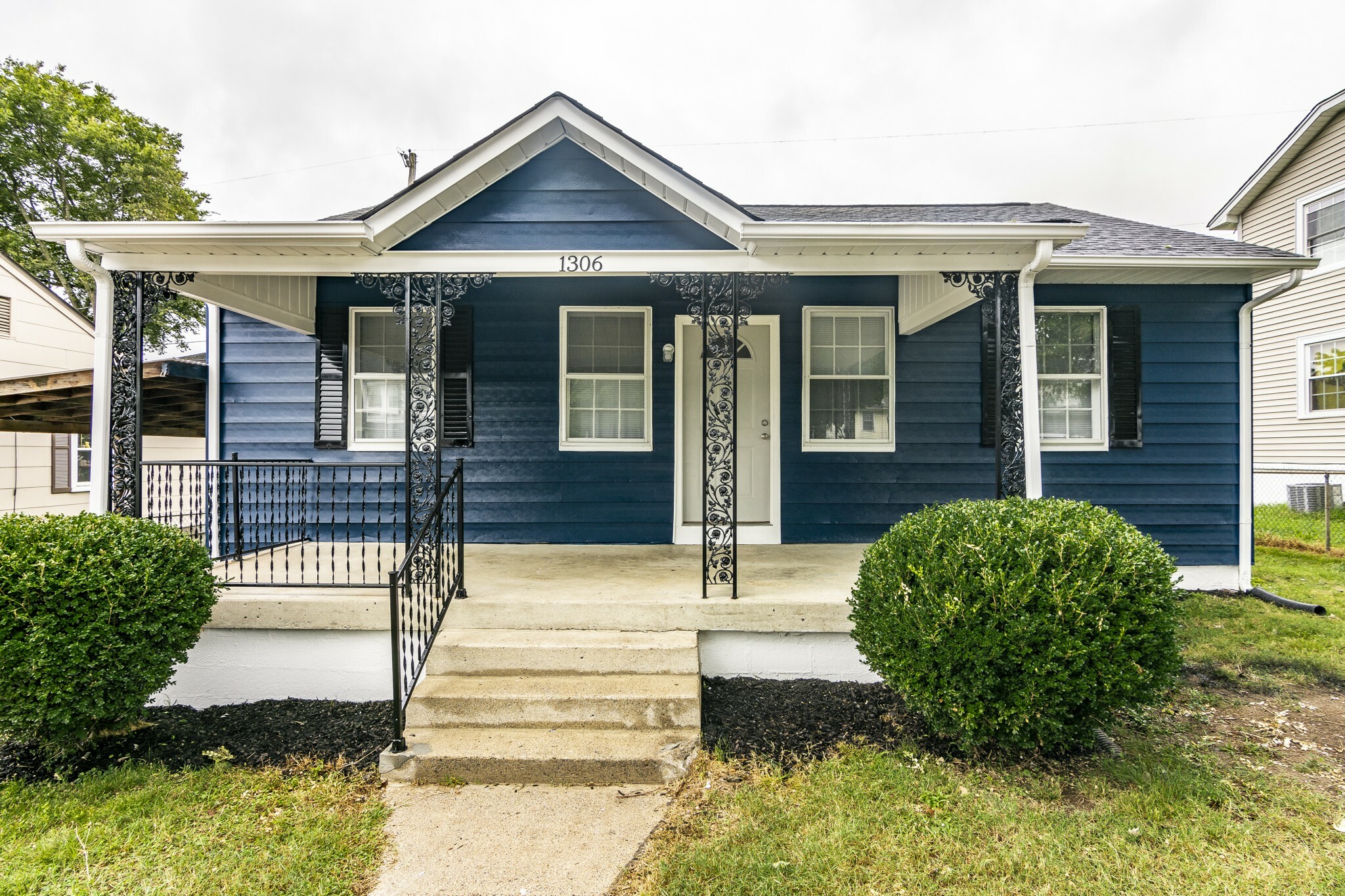 Property Photo: 1306 Berry St TN 37138