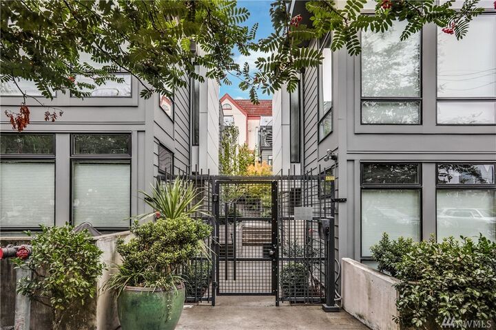 1818 11th Ave C  Seattle WA 98122 photo