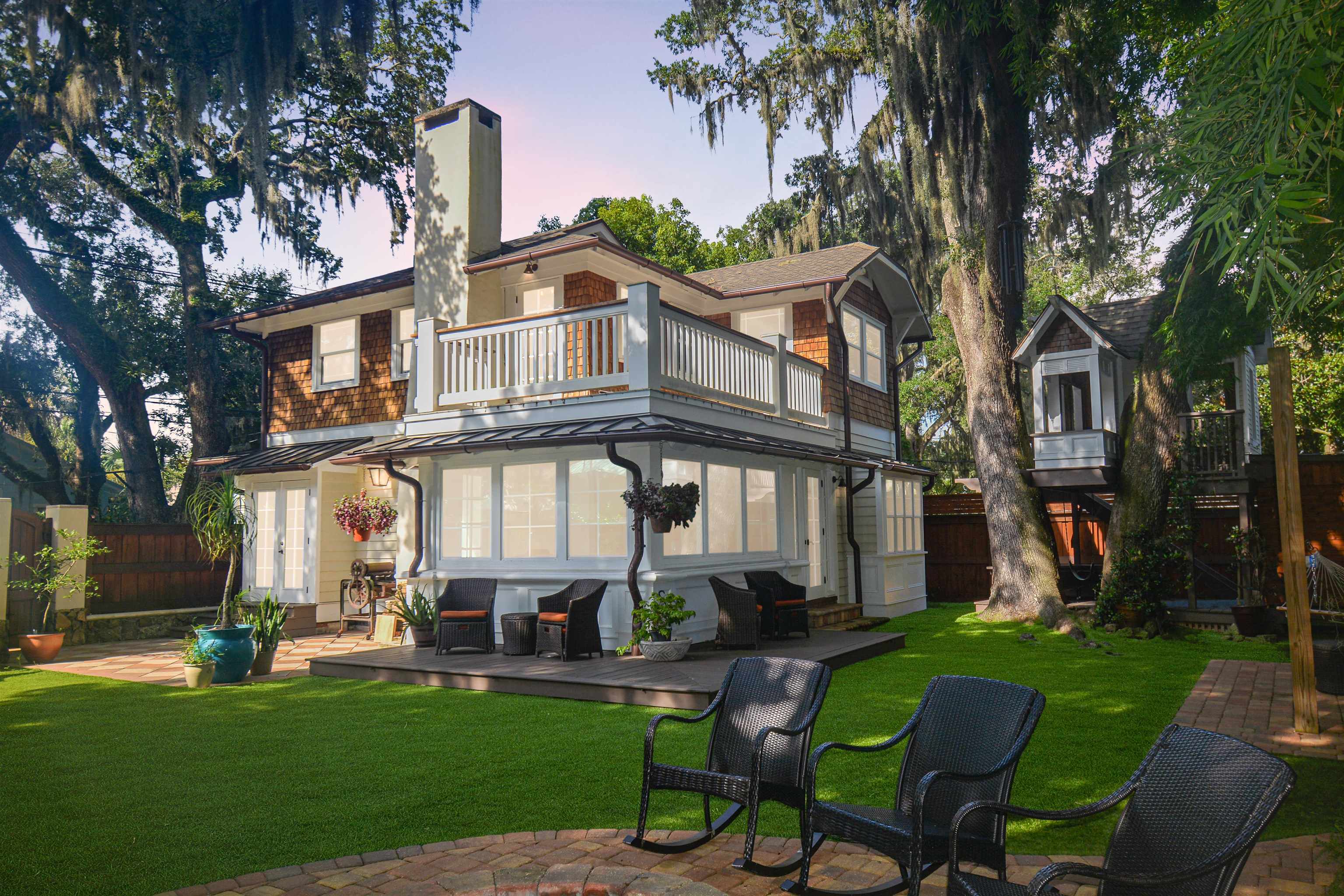 Property Photo: 12 E San Carlos Ave FL 32084