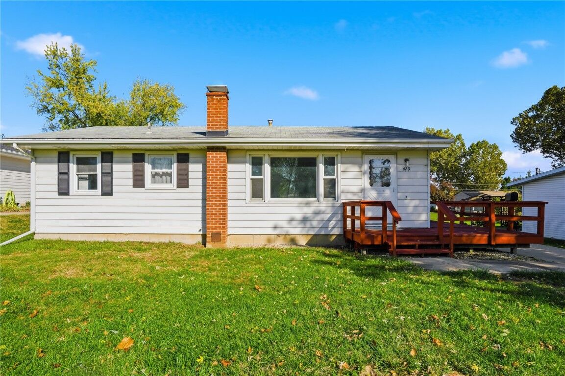 Property Photo:  620 W 8th Avenue  IA 52302 