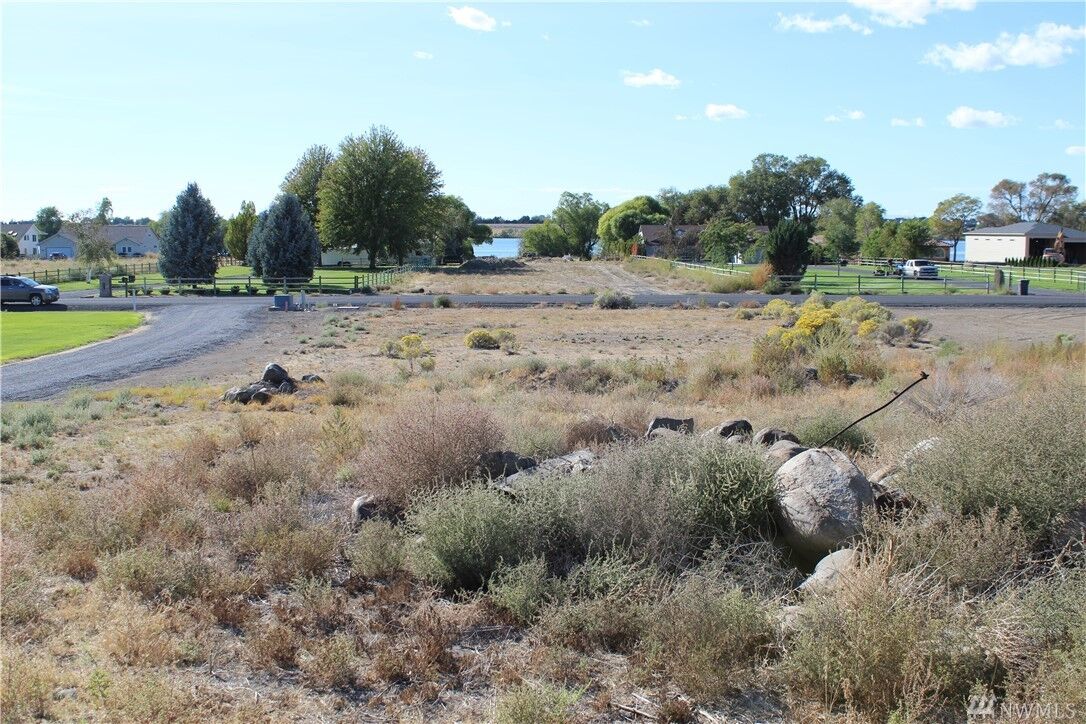 Property Photo:  3915 Shorecrest Dr NE  WA 98837 