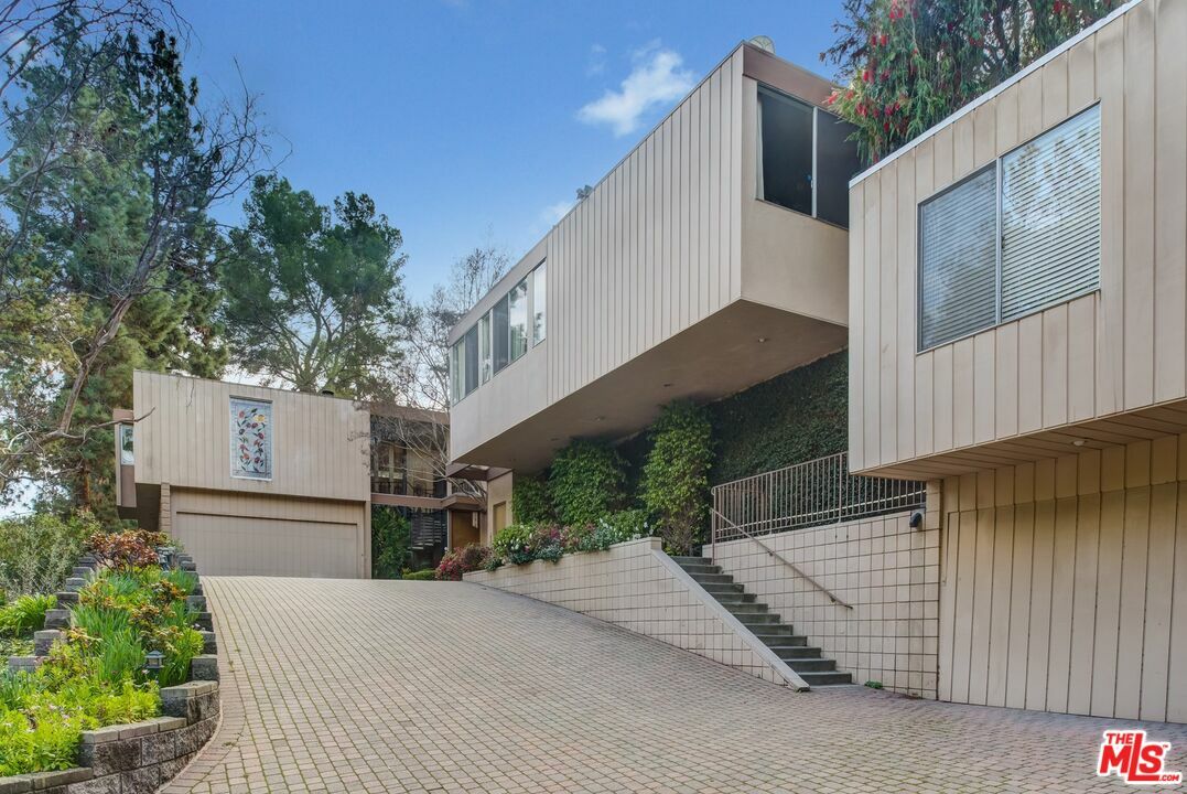 Property Photo: 1131 Tower Rd CA 90210
