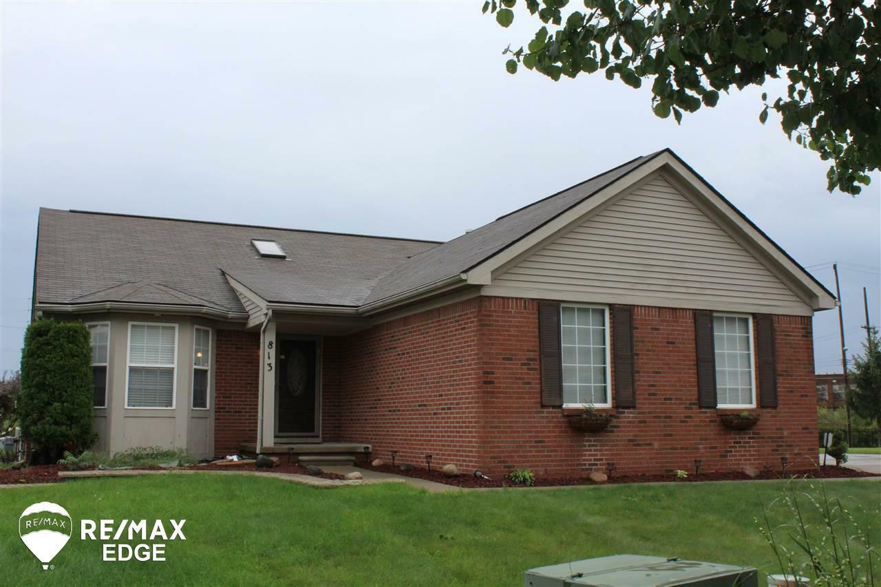 Property Photo:  813 Columbia Dr  MI 48503 